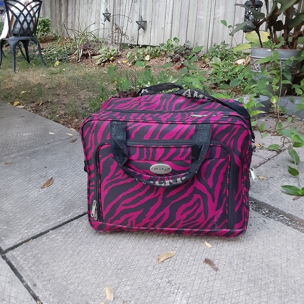 Stylish Pink Zebra Print Travel Bag - Picture 3 of 16